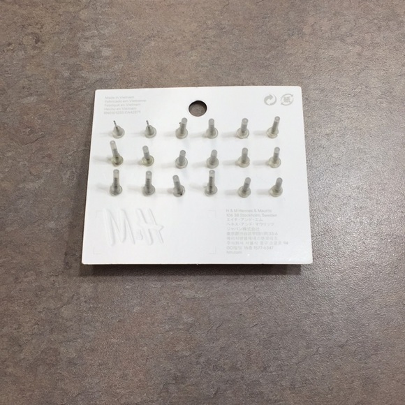 H&M earrings! - Picture 2 of 2